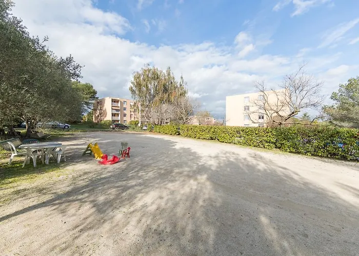 Apartment Les Elfes Le Pradet